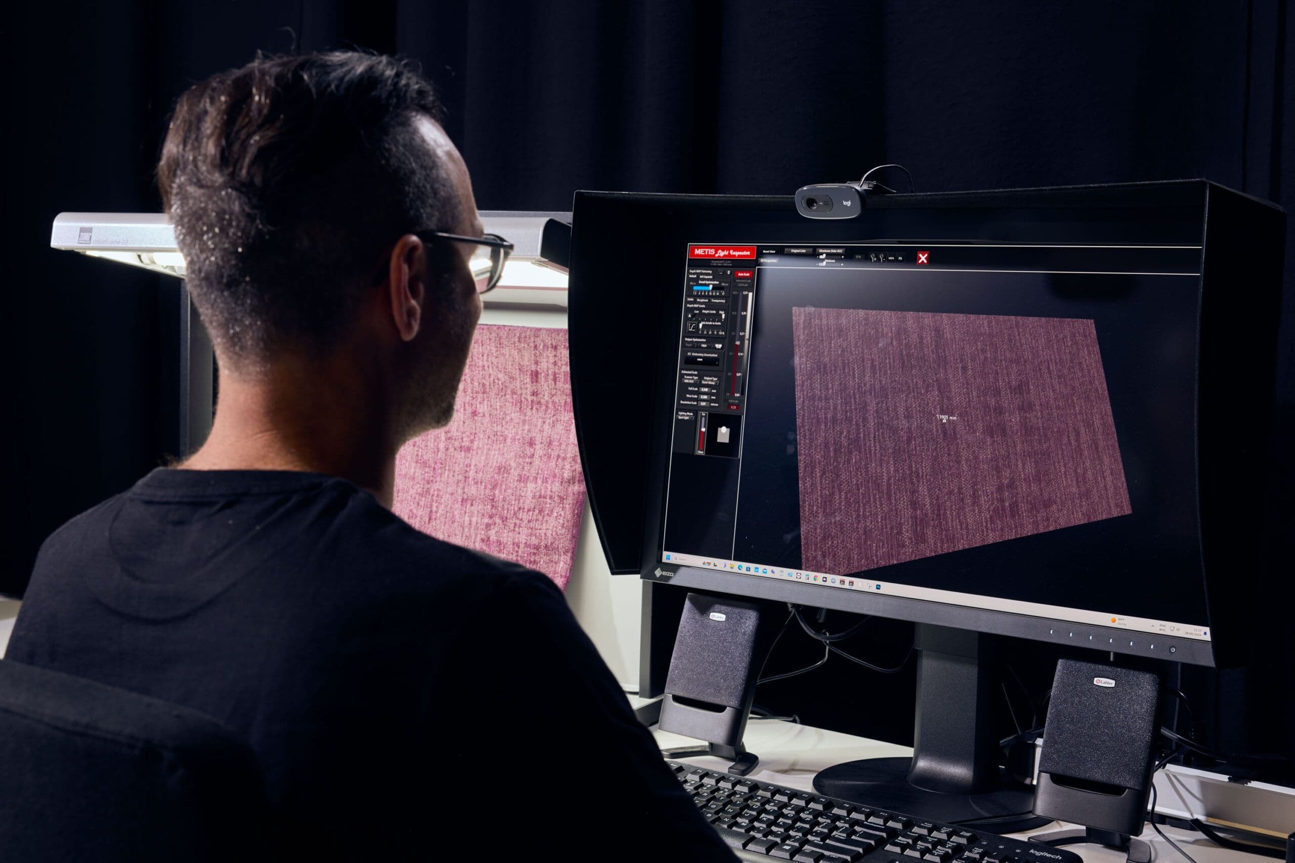 1 scan moment, infinite display possibilities